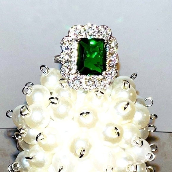 STAMPED Emerald Colored Stone 925 Size 8 Ring Jewelry - Picture 1 of 3